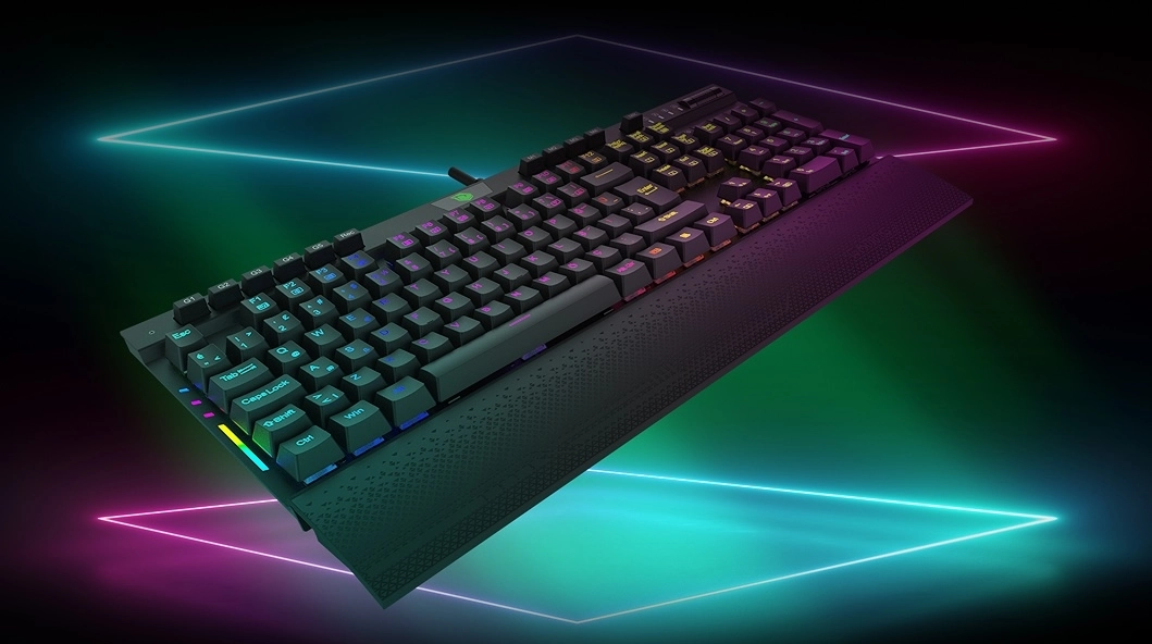 RGB aydınlatmalı oyuncu klavyesi